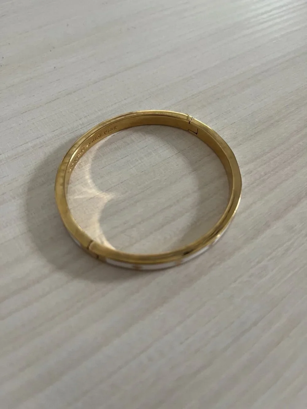 Kate Spade Spot the Spade Hinged Bangle White - Picture 3 of 5